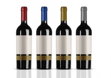 Grup beyaz etiket ile kırmızı şarap şişe