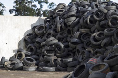 Geri dönüşüm sanayi. Geri dönüşüm lastikler. Geri dönüşüm için Mix lastikleri