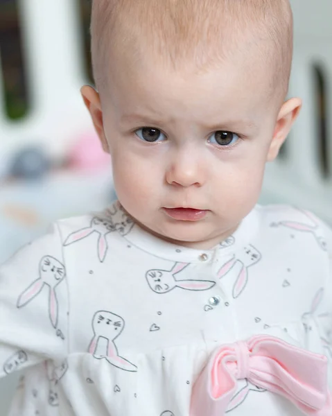 Seorang Gadis Cantik Kecil Terlihat Marah — Stok Foto