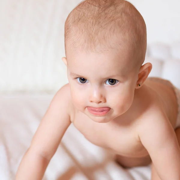 Potret Bayi Tempat Tidur Putih Wajah Bayi Yang Lucu Anak — Stok Foto