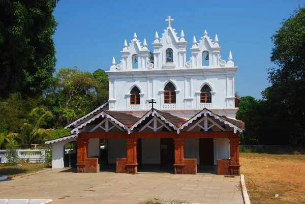 칸 돌림, 고아, 인도에서 작은 식민 작풍 교회 스톡 사진