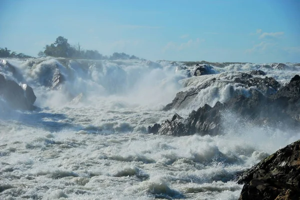 Las poderosas cascadas de Khone Phapheng cerca de Don Det, 4000 Islas, Laos Imagen de stock