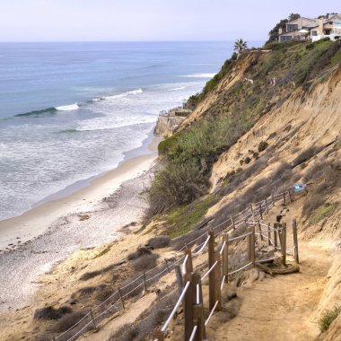 Kıyı yolu başlık aşağı