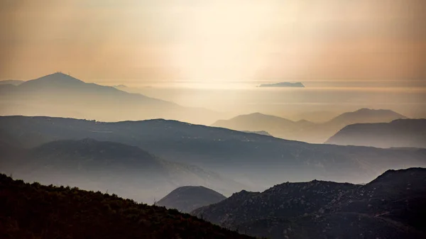 Montanhas de nebuloso no Condado de San Diego — Fotografia de Stock