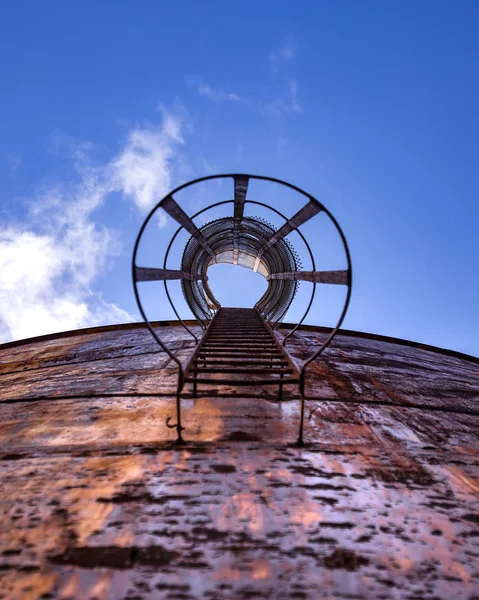 Merdiveni paslı su deposu