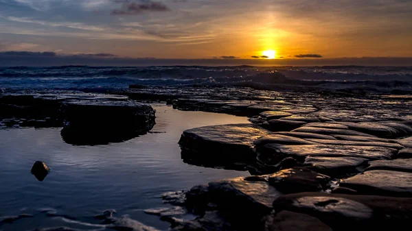 Atardecer tranquilo costero — Foto de Stock