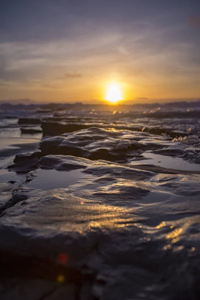 Kustnära tidvattenspooler sunset Kalifornien — Stockfoto