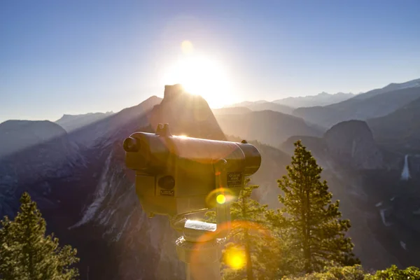 Yosemite dalekohled s odlesk objektivu — Stock fotografie