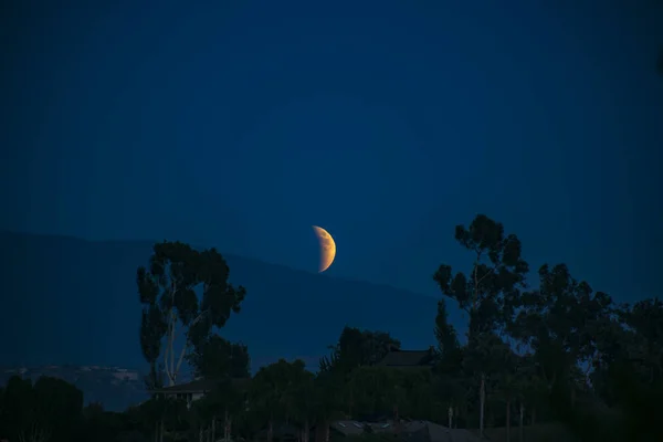 Blood moon rising — Stock Photo, Image