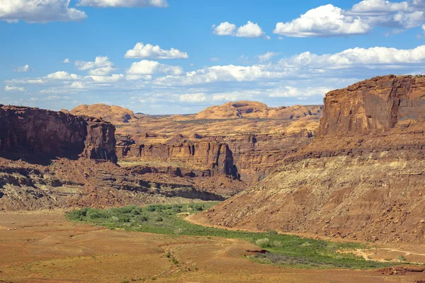 Řeka Colorado vinoucí se mezi kaňony Moab — Stock fotografie