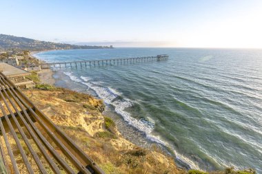 Scripps iskelede California sahil şeridi