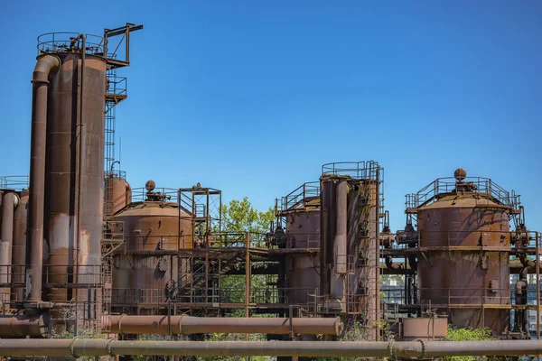Verlaten machines in een gasindustrie op gas werken park Seattle — Stockfoto