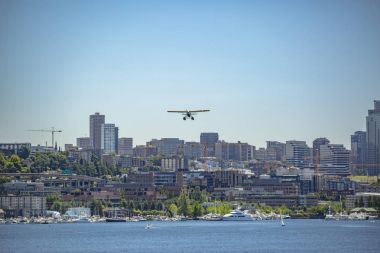Seattle'da t o defne float uçağı kalkıyor