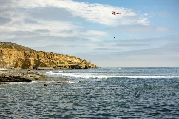US coastguard helicopter in flight, Point Loma Beach — Stock Photo, Image