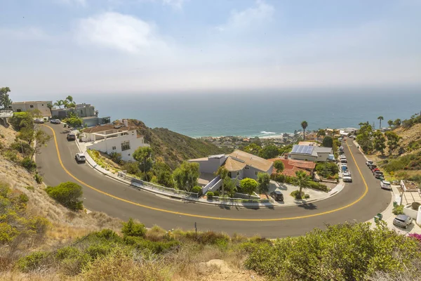 Öğleden sonra Laguna Beach California evlerin kıyı kez bakıldı