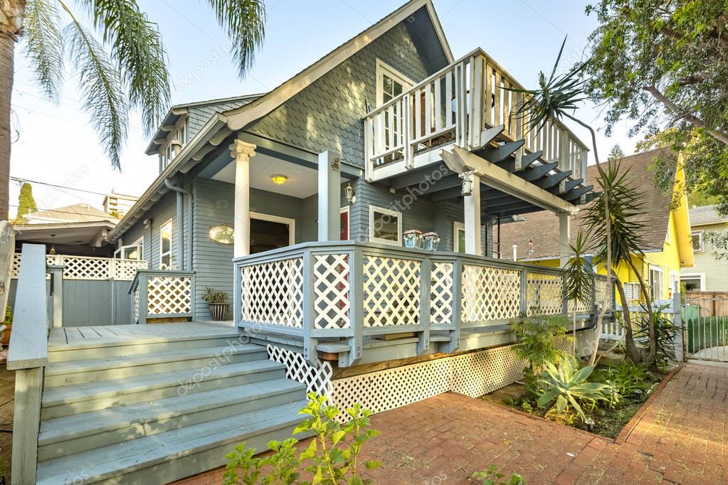 Perspectiva frontal de una casa maravillosa casa — Foto de stock