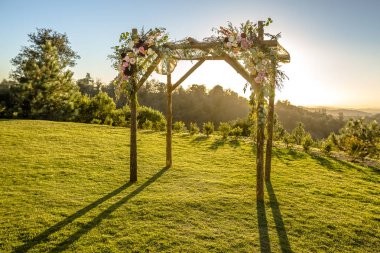 Yahudi gelenekleri düğün töreni. Düğün gölgelik chuppah veya çim dışında huppah