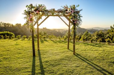 Yahudi gelenekleri düğün töreni. Düğün gölgelik chuppah veya huppah güneşin arkasında ile