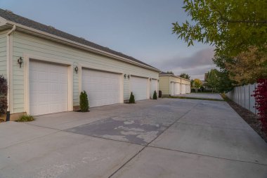 Konutlarda sıra sıra garaj almak.