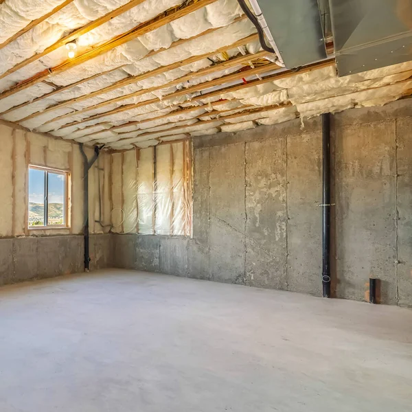 Marco cuadrado Habitación inacabada en una casa de nueva construcción —  Fotos de Stock