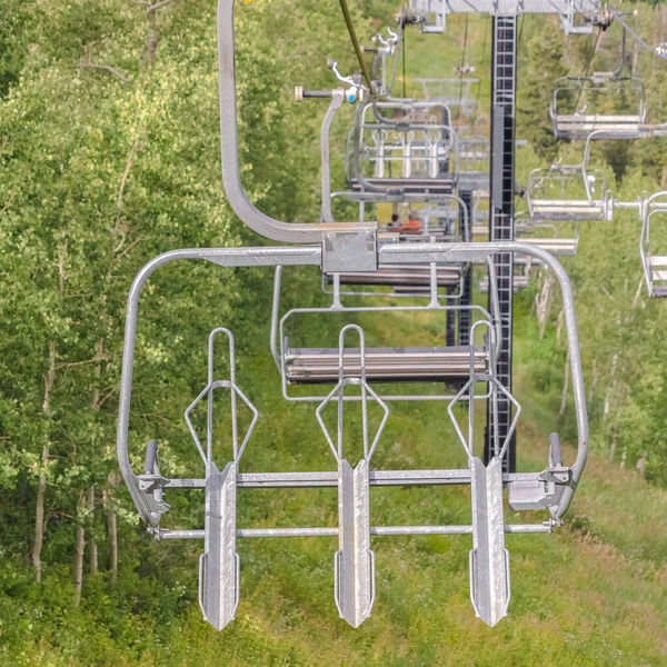 Square frame Close up of chairlifts with view of hiking trails on a mountain in Park City — Stock Photo, Image