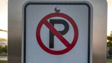 Panorama çerçevesi Caddede park yolu tabelası yok