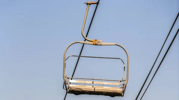 Panorama Chairlifts in Park City Utah ski resort against cloudy sky during off season — Stock fotografie