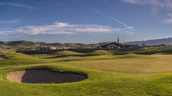 Panorama Piaszczyste pułapki lub zagrożenia na polu golfowym — Zdjęcie stockowe