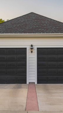 Dikey çerçeve Gün içinde kısa garaj yolu ile çifte garaj