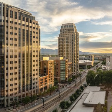 Gün batımında Salt Lake City 'nin kare panorama manzarası