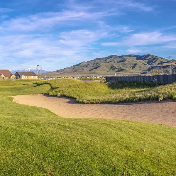 Quadratisch lange Sandfalle auf einem Golfplatz — Stockfoto