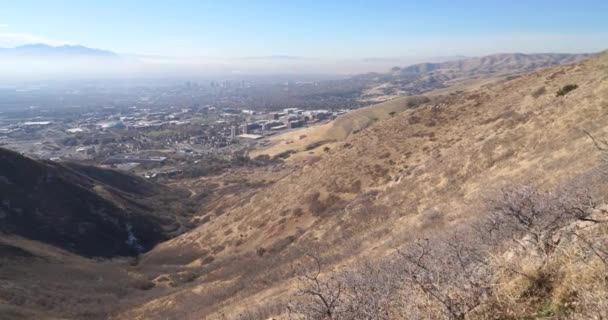 Salt Lake şehrinin solundaki geniş açı, şehir merkezinde ve çevresindeki bölgede. — Stok video