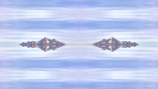 Концептуальный ремикс горизонтальных отражений Дома и птицы против горы Тимпаногос и неба — стоковое видео