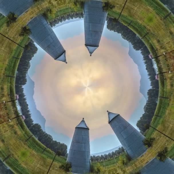Remix conceptuel de la planète circulaire Conteneur de stockage sur un classé à Eagle Mountain UT — Video