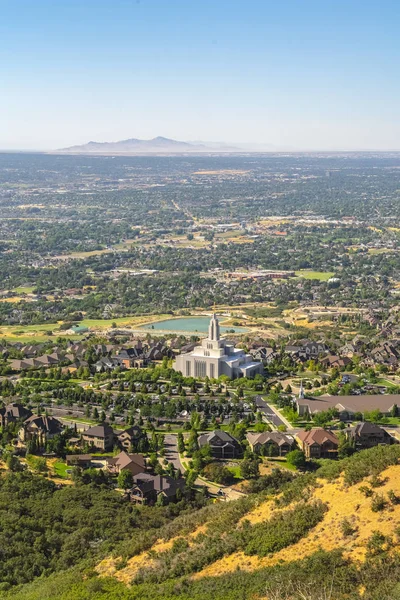 Salzsee Stadt utah Ansichten mit malerischen Vororten Landschaft gegen Berg und Himmel — Stockfoto