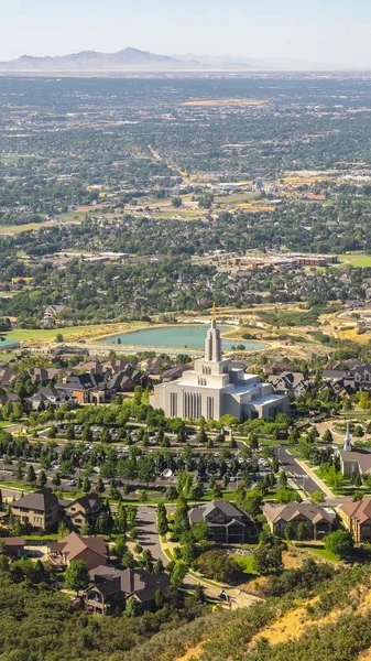 Vertikale Salzsee Stadt utah Ansichten mit malerischen Vororten Landschaft gegen Berg und Himmel — Stockfoto