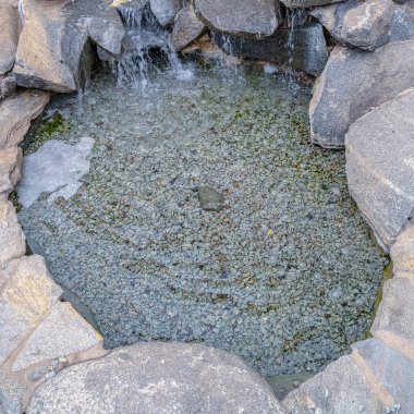 Güneşli bir günde Şelale Meydanı manzara süslemesi