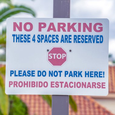 Kare Ayrılmış alanlara park etmek yasaktır uyarı işareti
