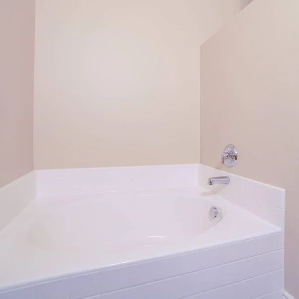 Square frame Interior of a small bright bathroom with bathtub — Stock Photo, Image