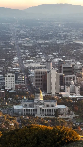 Verticaal panoramisch uitzicht vanuit de lucht op Salt Lake City Utah Usa — Stockfoto