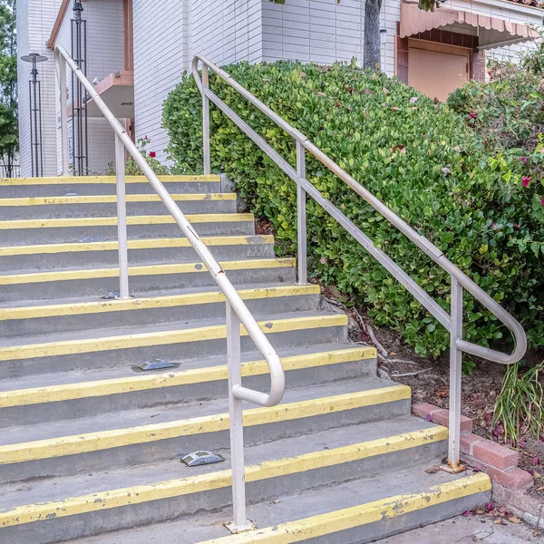 Square Cement entrance steps with yellow warning on a sunny day — Stock Photo, Image