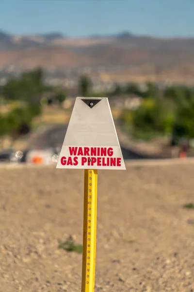 警告ガスパイプラインのセキュリティと安全のための標識の選択的焦点 — ストック写真
