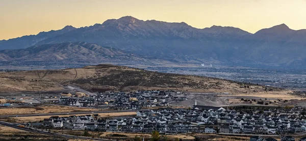 Nascer do sol sobre o Vale do Utah e Salt Lake City — Fotografia de Stock