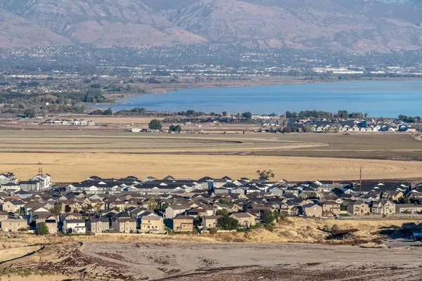 Vue aérienne du lac Utah et du lotissement — Photo