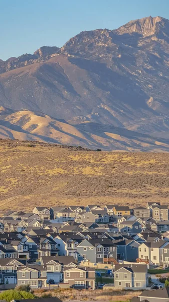 Vertical Gran urbanización moderna en Utah Valley — Foto de Stock