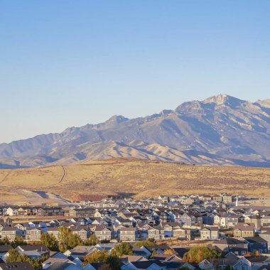 Utah Vadisi 'nde bir kasabanın uzak evleri.