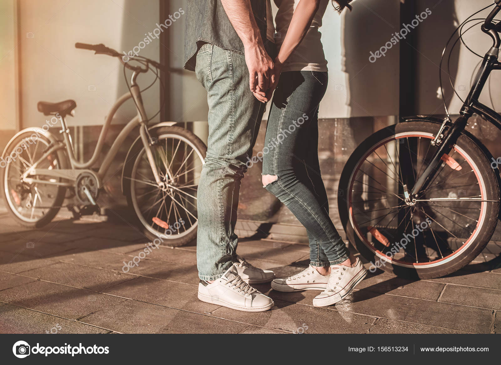 Pareja romántica con bicicletas — Foto de stock #156513234