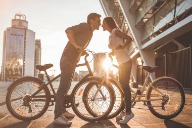 Çift Bisiklet beraber yaşıyor 