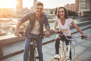 Çift Bisiklet beraber yaşıyor 