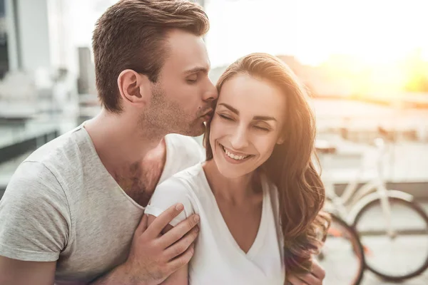 Casal está tendo descanso — Fotografia de Stock